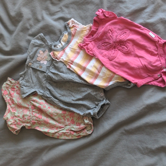 Lot of 11 - 0-3 mos - EUC - Picture 5 of 6